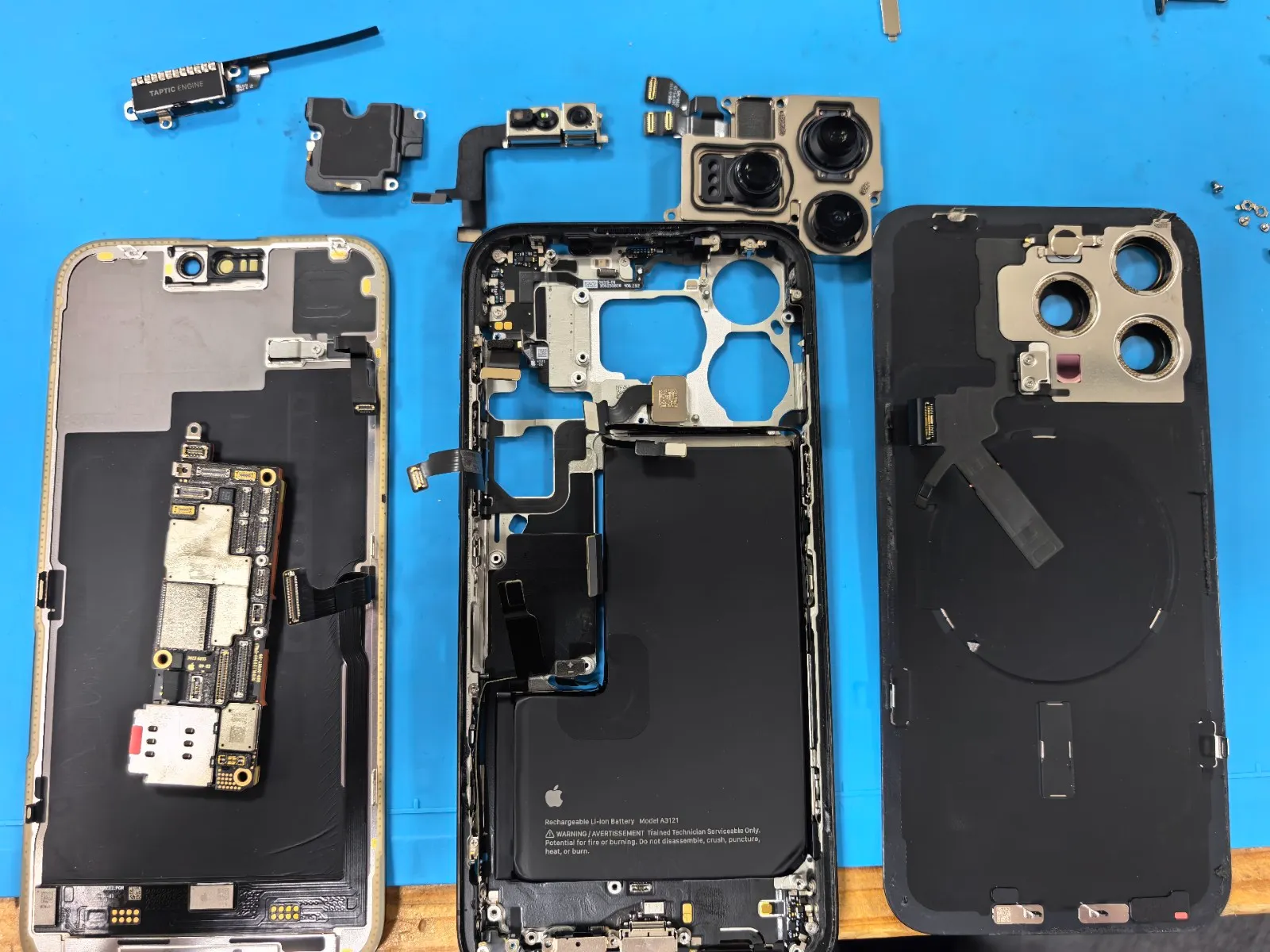 iPhone 15 Pro Max 水没洗浄修理｜内側カメラに腐食、早期分解で復旧